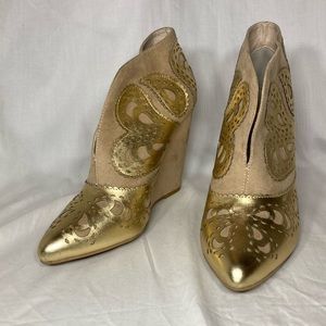 June by June Ambrose Gold and Tan Bootie Wedges, size 9